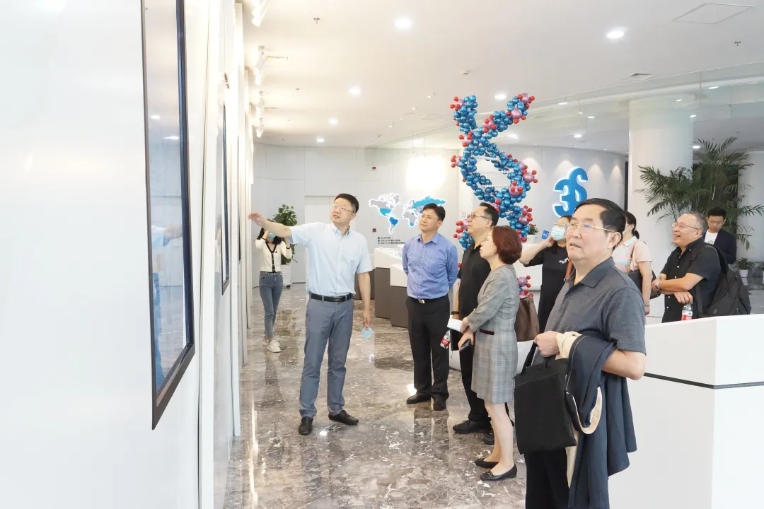 9月14日，农工党沈阳市委会组织赴三生制药开展重点课题考察调研活动。.jpg
